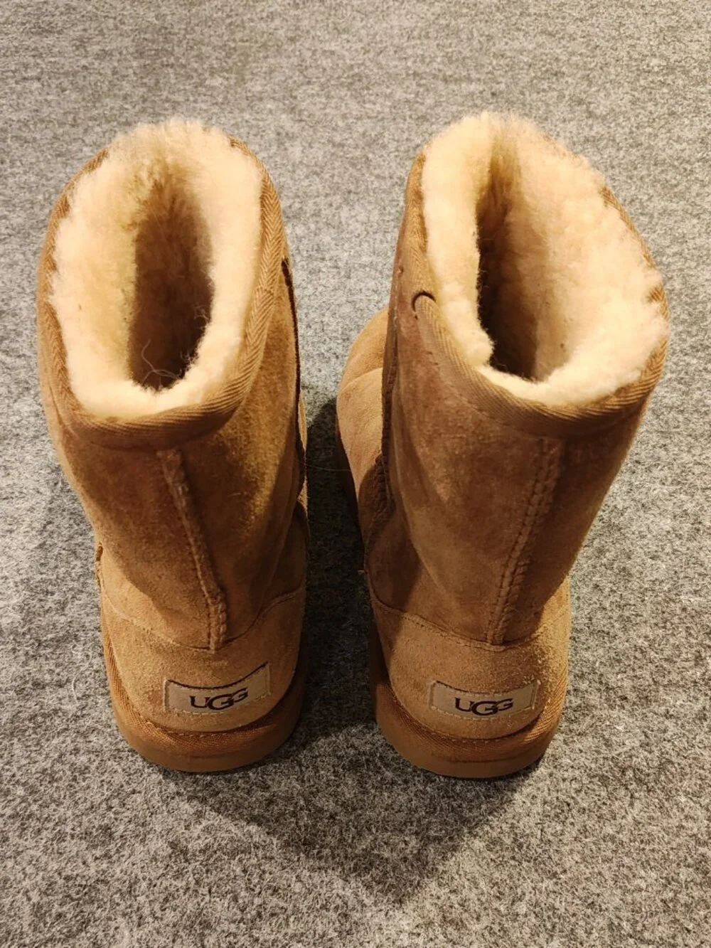 UGG Kids Classic II Boots — Chestnut — Size 4